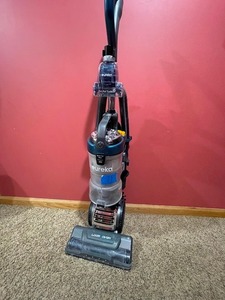 lot 11 image: Eureka FloorRover Elite Upright Vacuum
