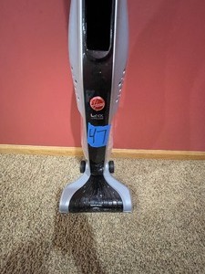 lot 41 image: Hoover Linx Rechargeable Stick Vacuum Cleaner, BH50010