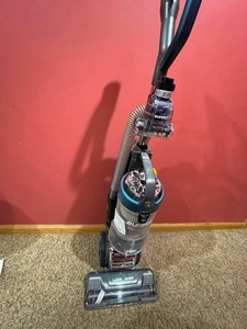 lot 16 image: Eureka FloorRover Elite Upright Vacuum