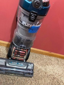 lot 19 image: Eureka FloorRover Elite Upright Vacuum