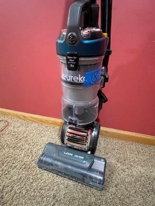lot 18 image: Eureka FloorRover Elite Upright Vacuum