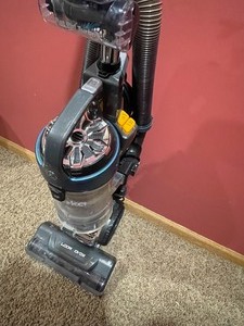lot 14 image: Eureka FloorRover Elite Upright Vacuum
