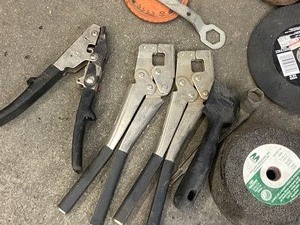 Box Lot Of 7.25 Masonry Blades, Specialty Tools, Anchors, Bolts, Etc