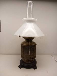 lot 16 image: Antique Brass & Milkglass Oil Lamp
