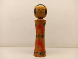 lot 35 image: Kokeshi Doll