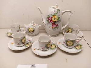 lot 37 image: Tea Service Set Made in Ocweled Japan for 5 202 Cups 14pc Set