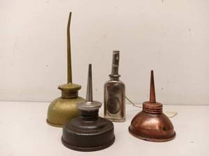 lot 38 image: Vintage Miniature Oil Cans