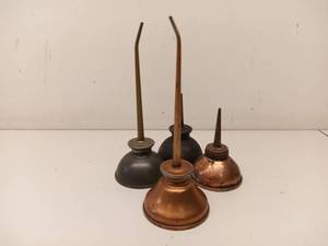 lot 39 image: Vintage Miniature Oil Cans