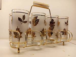 lot 55 image: 8 Vintage 1960s Barware Libby Highball Frosted Glasses W Gold Leaf in Carrier