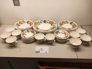 lot 62 image: Surrey Wedgewood 44 Piece Set