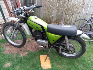 lot 03 image: Vintage 1974 Kawasaki Motorcycle (Repair of For Parts)