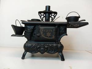 lot 80 image: Antique Cast Iron Toy Stove