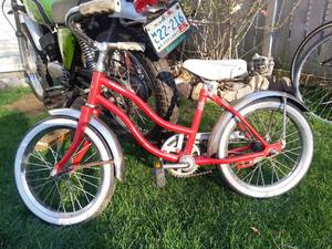 lot 25 image: Vintage 1980s Peugeot Lil Rider Kids Bike