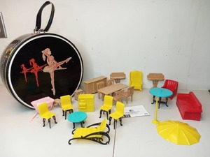 lot 71 image: Vintage Toy Collection