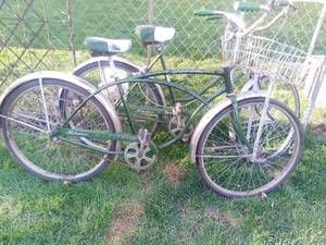 lot 27 image: Vintage 1960s Schwinn Bikes