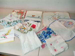 lot 86 image: Vintage 1950s Handkerchiefs