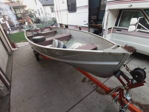 lot 08 image: 1957 Retro 14ft Aluminum Crestliner With 2 Oars and 14ft Trailer Ready to GO