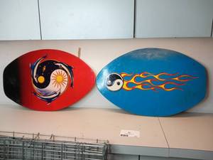 lot 102 image: Boogie Boards