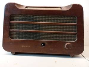 lot 106 image: Vintage Meridian Radio