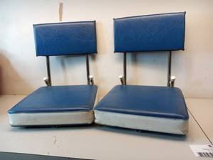 lot 107 image: Bench Chairs