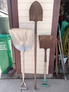 lot 117 image: 3 Shovels