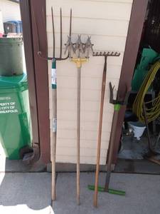 lot 118 image: Lawn Tools