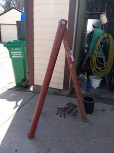 lot 122 image: Pipe Jack Stands