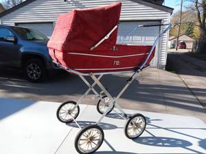 lot 175 image: Extremely Rare Vintage Stroller Pram From London (Valued $300)