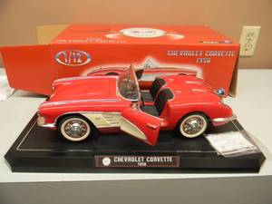 lot 5 image: SOLIDIO 112 SCALE DIE CAST - 1958 CHEVROLET CORVETTE, RED - IN BOX - GREAT PIECE - SEE PICTURES