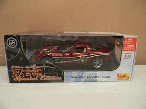 lot 15 image: Top Dog Limited Edition NHL Ottawa Senators 118 Scale Chevrolet Corvette Coupe - NEW IN BOX - SEE PICTURES