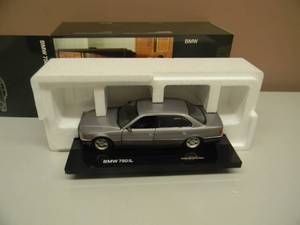 lot 33 image: DEALER MODEL UTMINICHAMPS 124 SCALE DIECAST TOMORROW NEVER DIES JAMES BOND 007 BMW 750iL - AWESOME PIECE - SEE PICTURES
