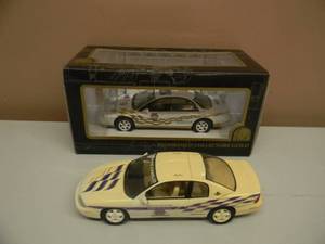 lot 40 image: BROOKFIELD 1997 AURORA INDIANAPOLIS 500 OFFICIAL PACE CAR 125 SCALE DIE CAST - BROOKFIELD 1995 MONTE CARLO OFFICIAL PACECAR BRICKYARD 400 - NICE SET - SEE PICTURES
