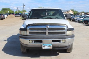 lot 76 image: 2000 Dodge Ram 1500 Extended Cab 4x4