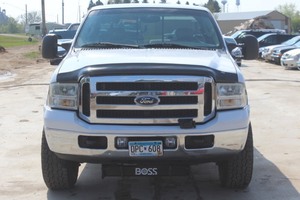 lot 71 image: 2005 Ford F250 FX4 Lariat Extended Cab 4x4 - NEW TIRES - PLOW MOUNT - NICE TRUCK