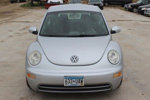 lot 43 image: 2004 Volkswagen New Beetle GL