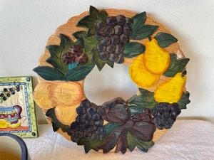 lot 92 image: Home Decor Grouping