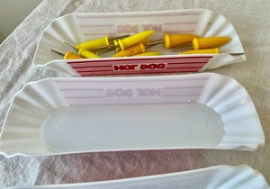 lot 100 image: Corn and Hot Dog Holders