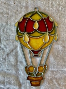 lot 99 image: Hot Air Balloon Light Catcher Decor