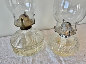 lot 98 image: 2 Kerosene Lamps