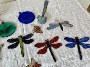lot 107 image: Dragonfly Decor