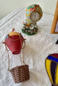lot 112 image: Hot Air Balloon Grouping
