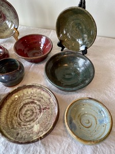 lot 109 image: Lot of Pretty Pottery