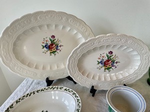 lot 121 image: Florals and Fun