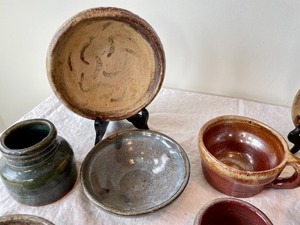 lot 113 image: Pretty Pottery