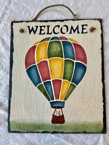 lot 119 image: Hot Air Balloon Decor