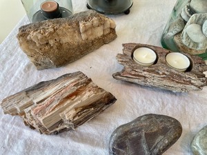 lot 123 image: Home Decor Items Vases and Rocks