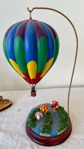 lot 150 image: Pleasing Hot Air Balloon Fun