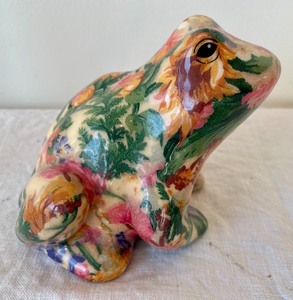 lot 153 image: Frogs