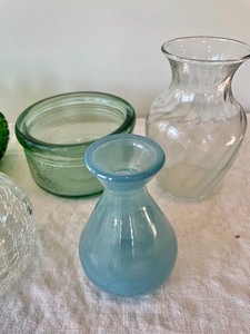 lot 158 image: Exquisite Small Vases