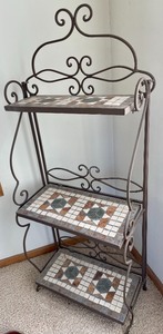 lot 184 image: Small Bakers Rack